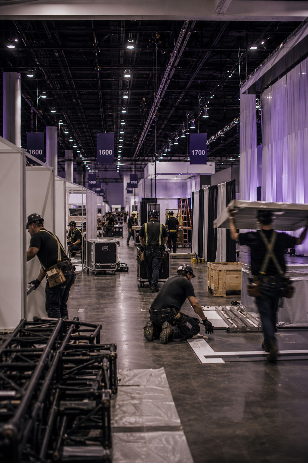 Exhibit installation & show floor